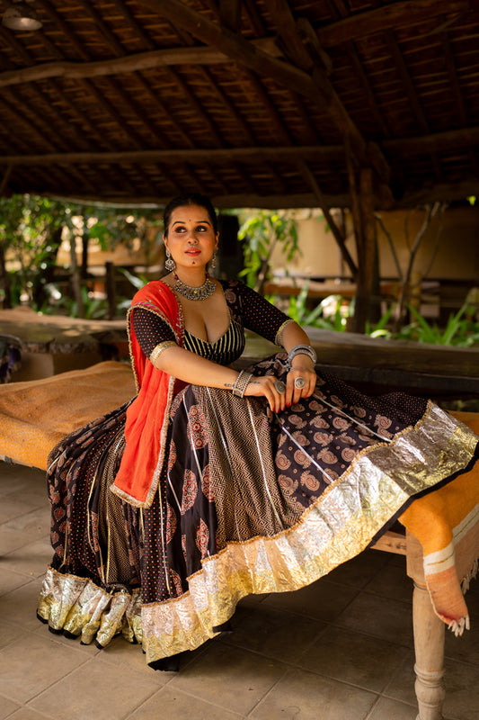 Black Gamthi Lehenga Set - Anjanase