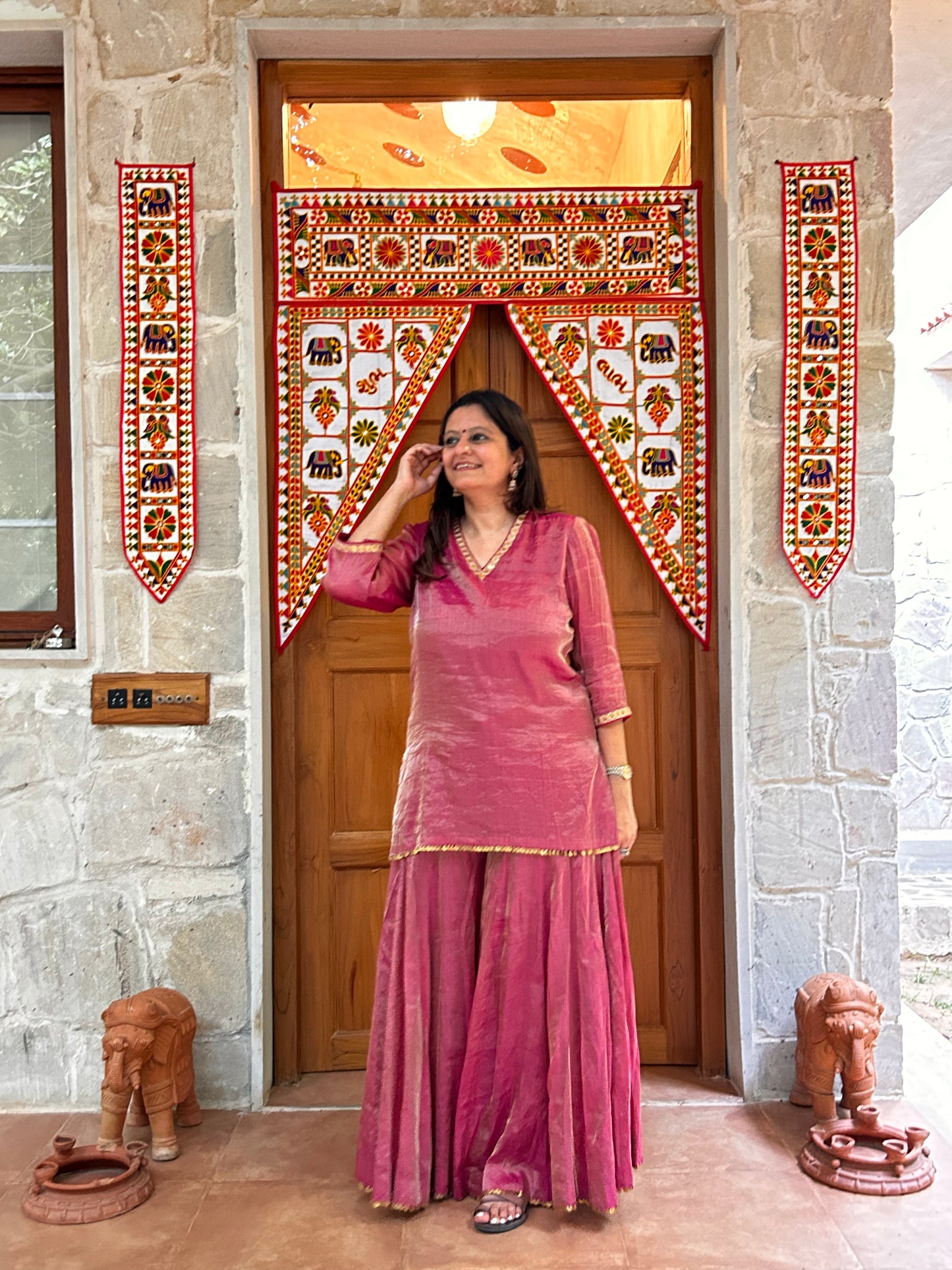Anika Sharara Set