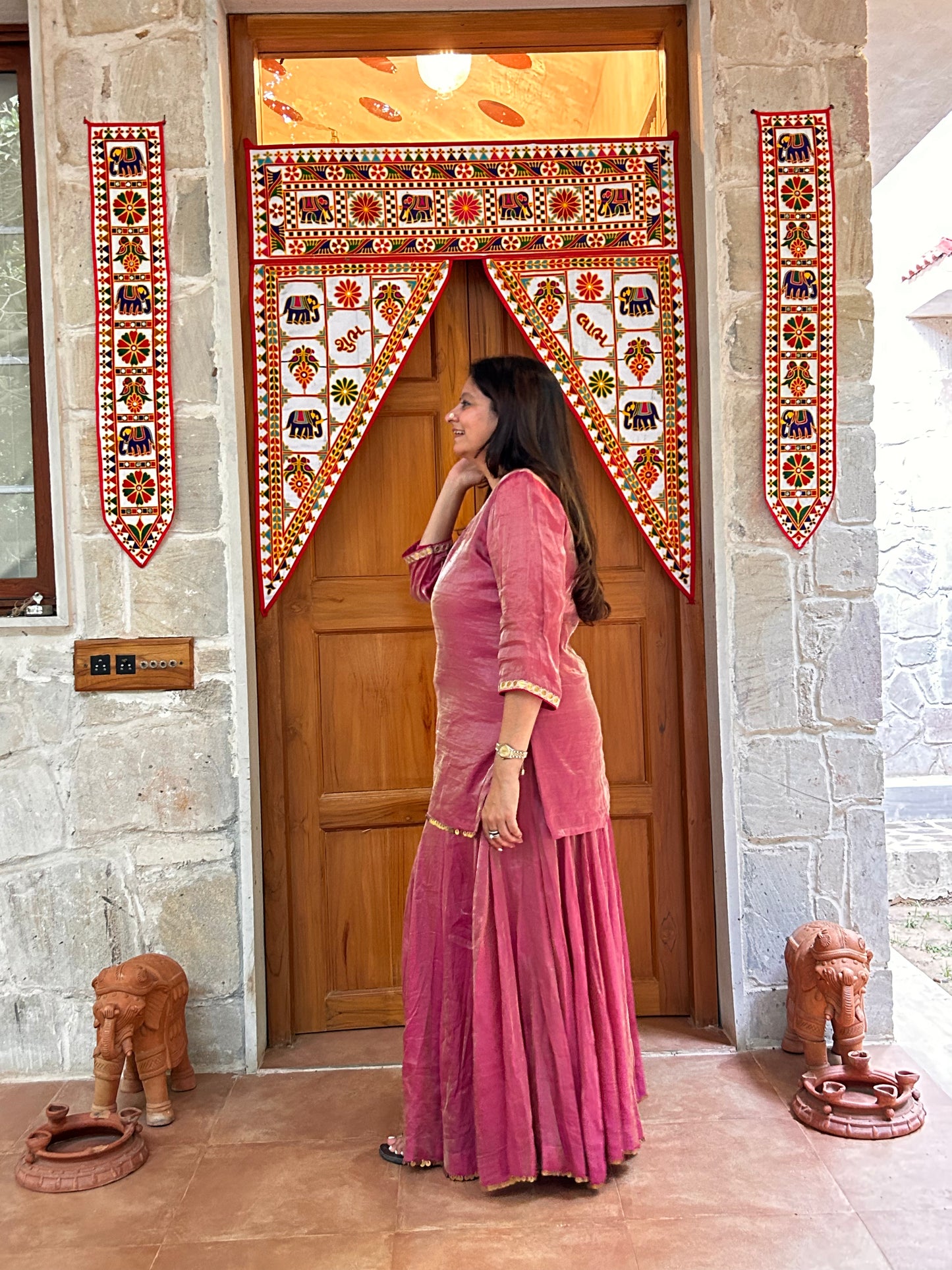 Anika Sharara Set