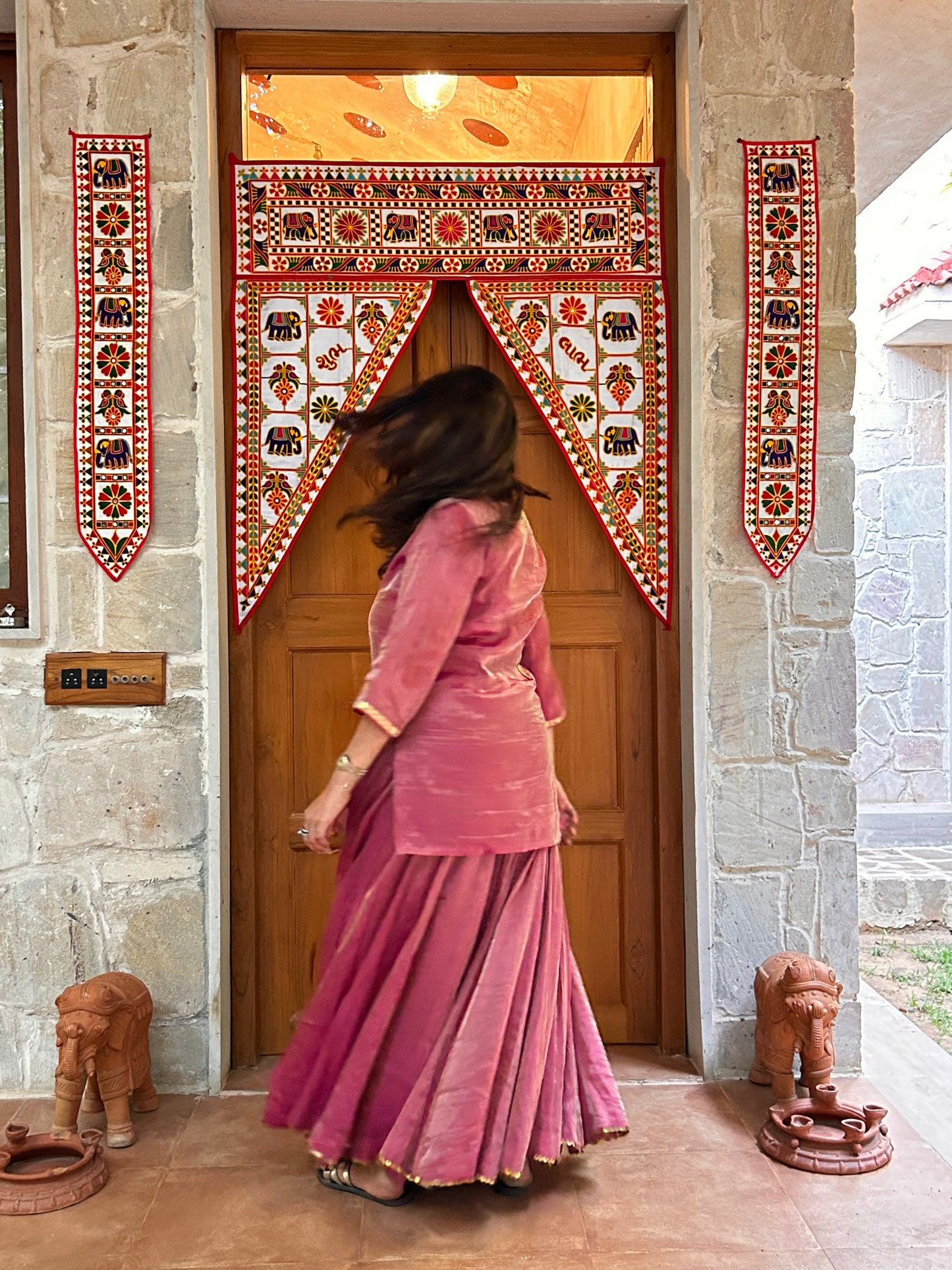 Anika Sharara Set