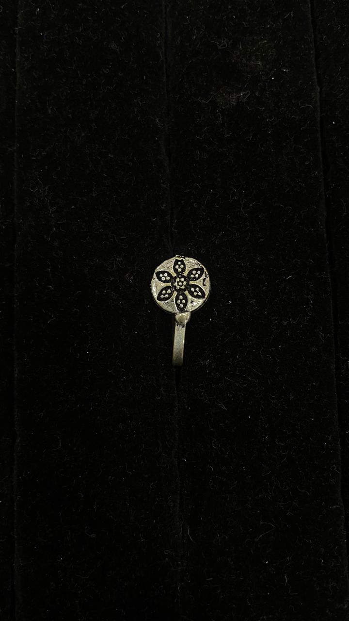 Oxidised Nose Pin