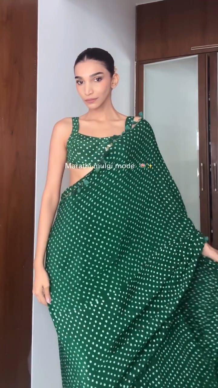 Juhi Godambe Saree