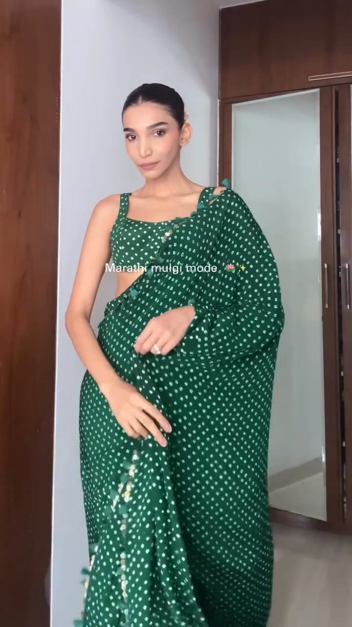 Juhi Godambe Saree