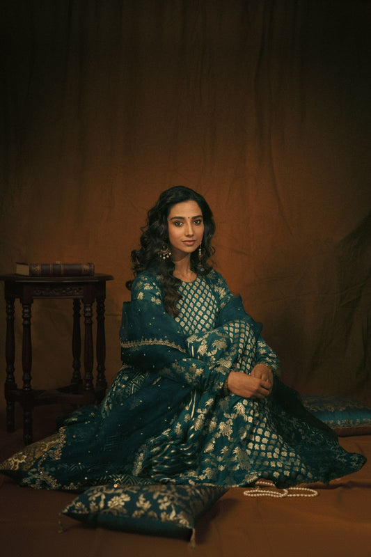 Meenakshi Chaudhary Anarkali Set - Anjanase
