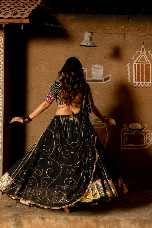 Black Ghumer Dupatta - Anjanase