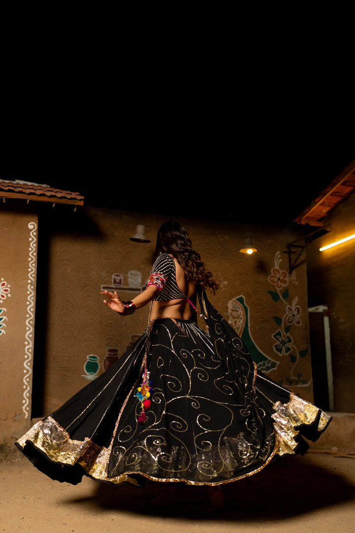 Black Ghumer Dupatta - Anjanase
