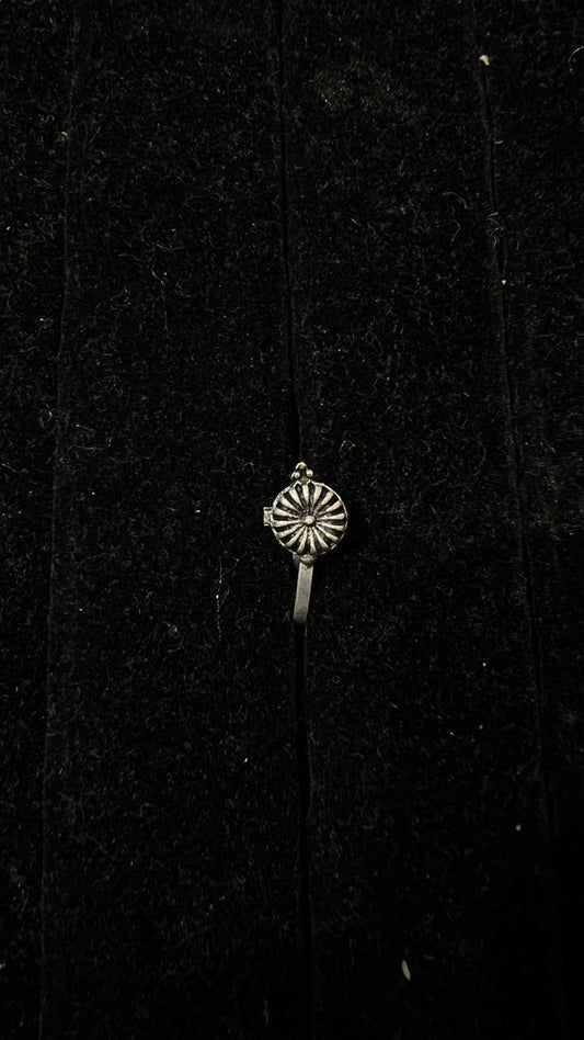 Oxidised Nose Pin