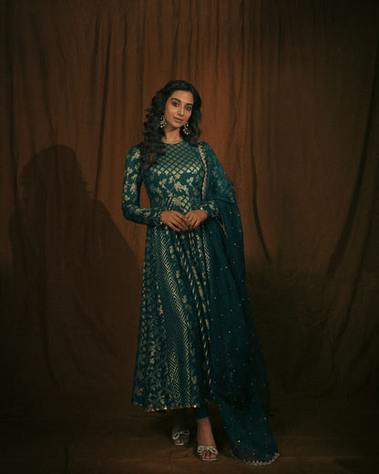Meenakshi Chaudhary Anarkali Set - Anjanase