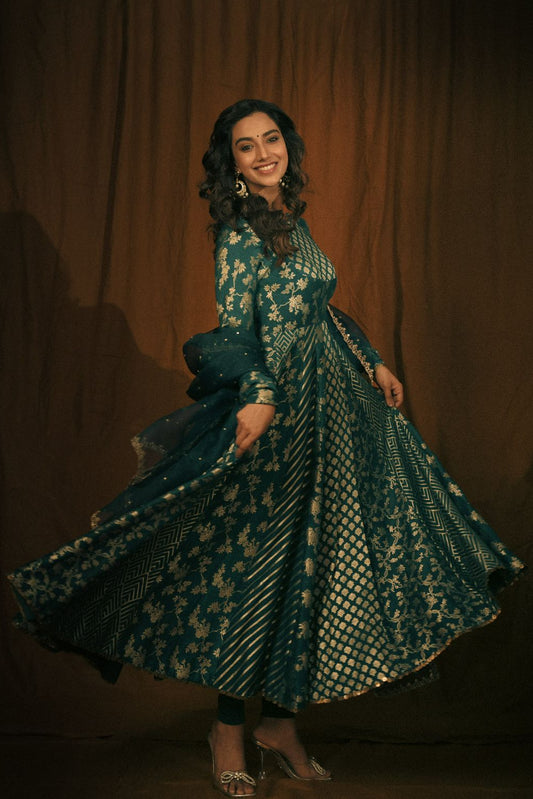Meenakshi Chaudhary Anarkali Set - Anjanase