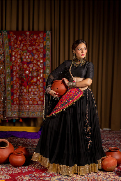 Jhamku Lehenga Set