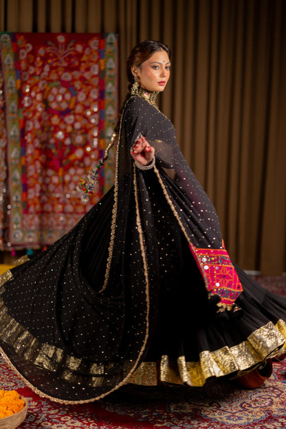 Jhamku Lehenga Set
