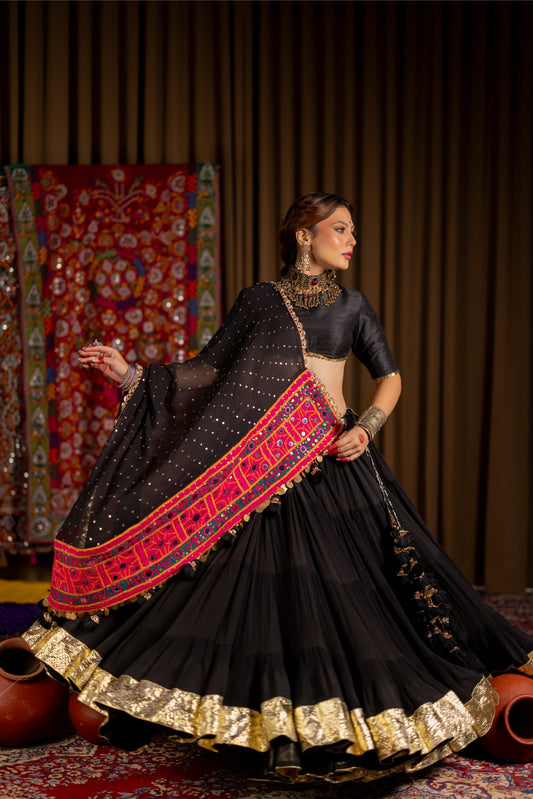 Jhamku Lehenga Set