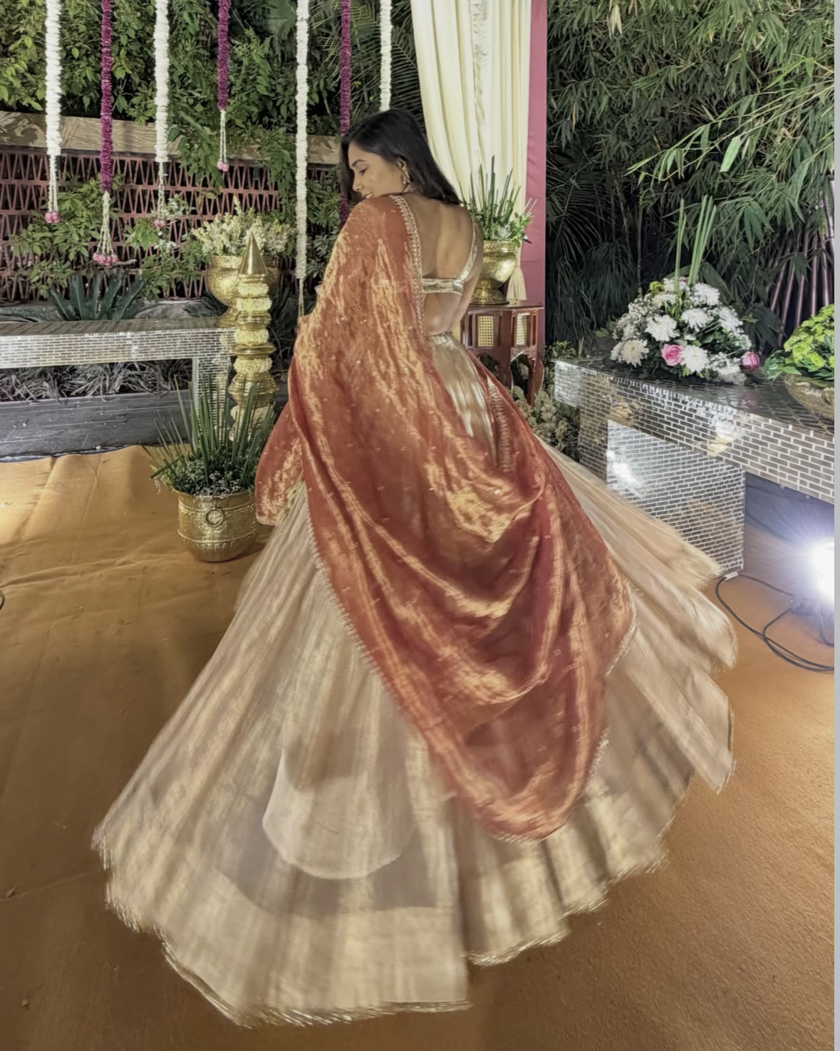 Vaidehi Talaviya - Chaand Lehenga Set - Anjanase