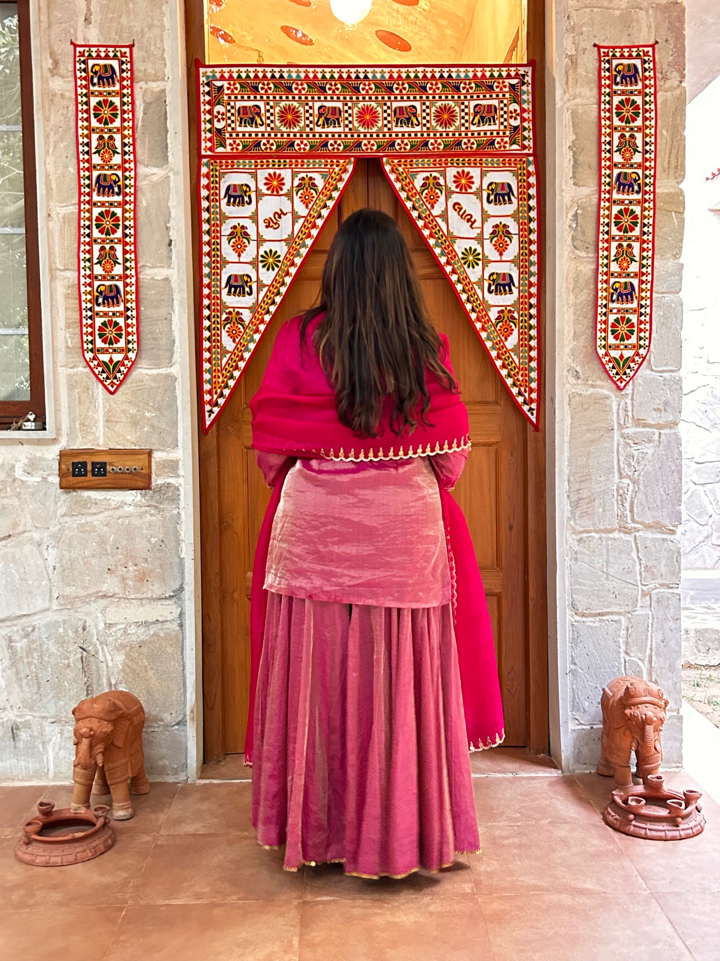 Anika Sharara Set