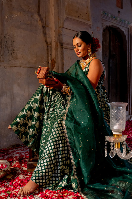 Sukruti Anarkali Set