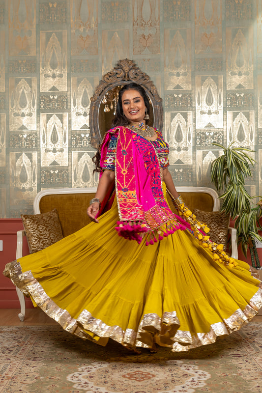 Jhamku Lehenga Set