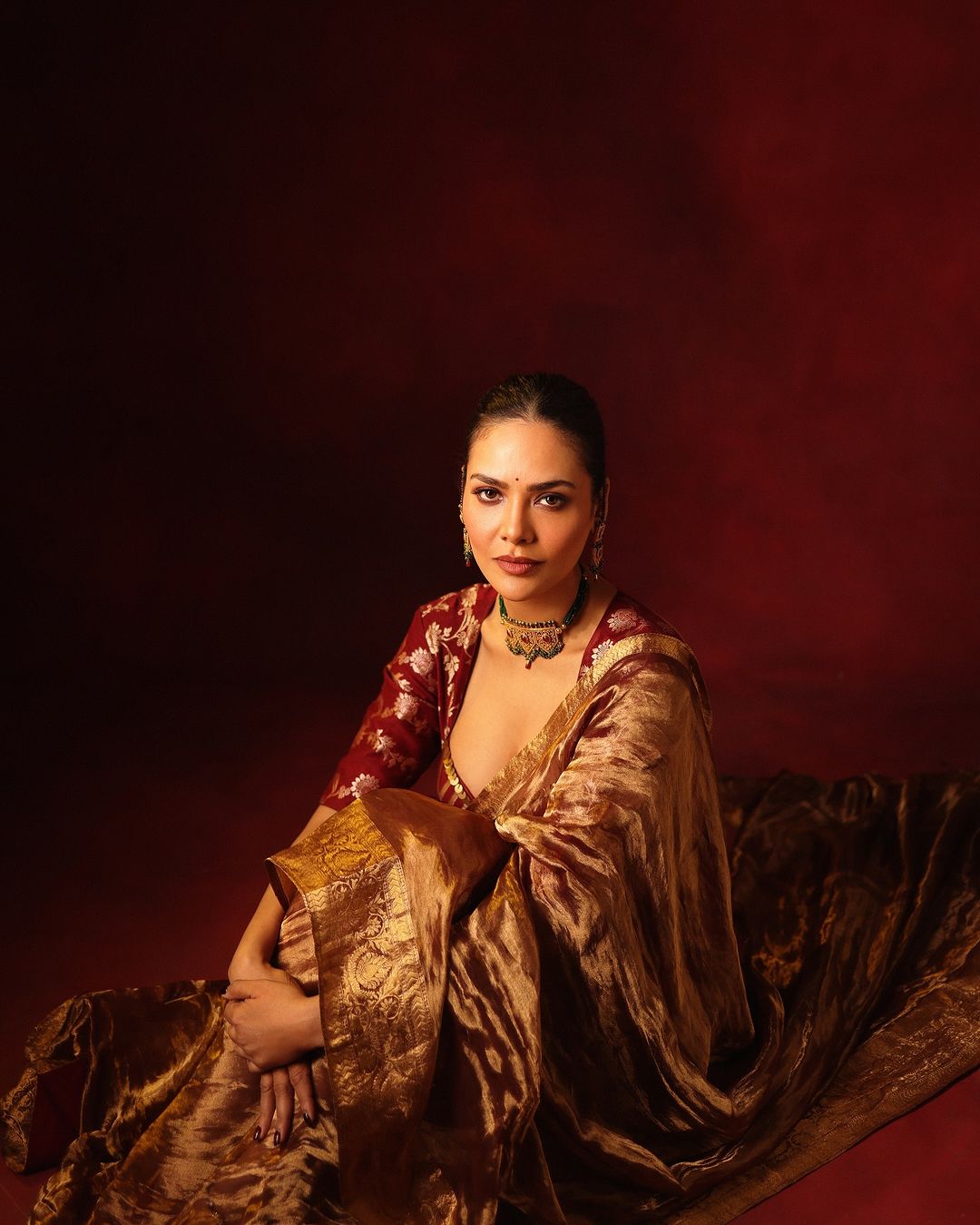 Esha Gupta Saree