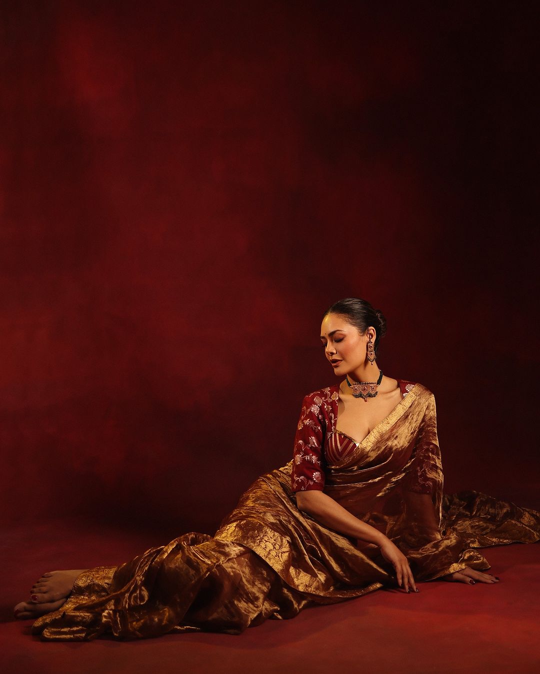 Esha Gupta Saree