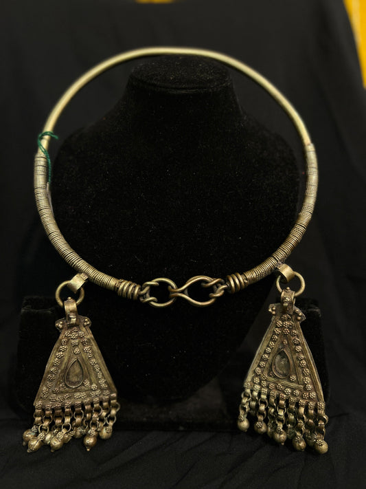 Hasli with 2 Triangle Pendants
