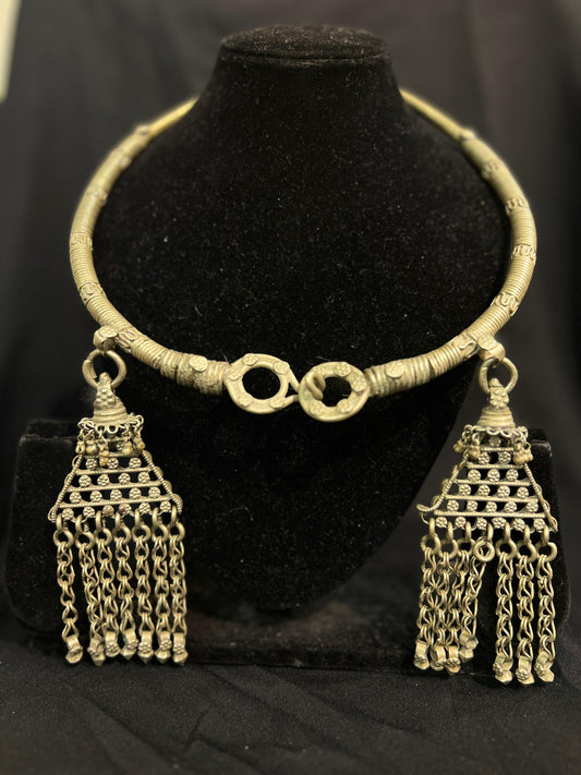 Hasli with 2 Triangle Pendants