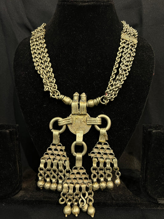 Hasli Long Necklace