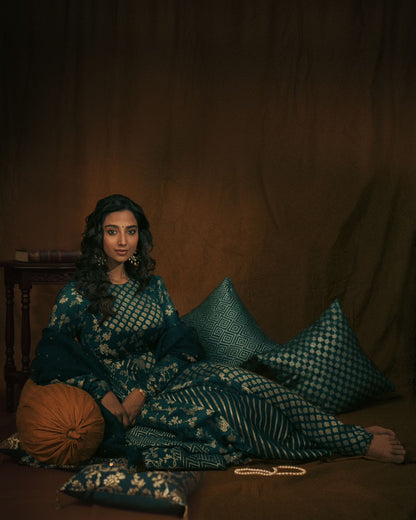 Meenakshi Chaudhary Anarkali Set - Anjanase