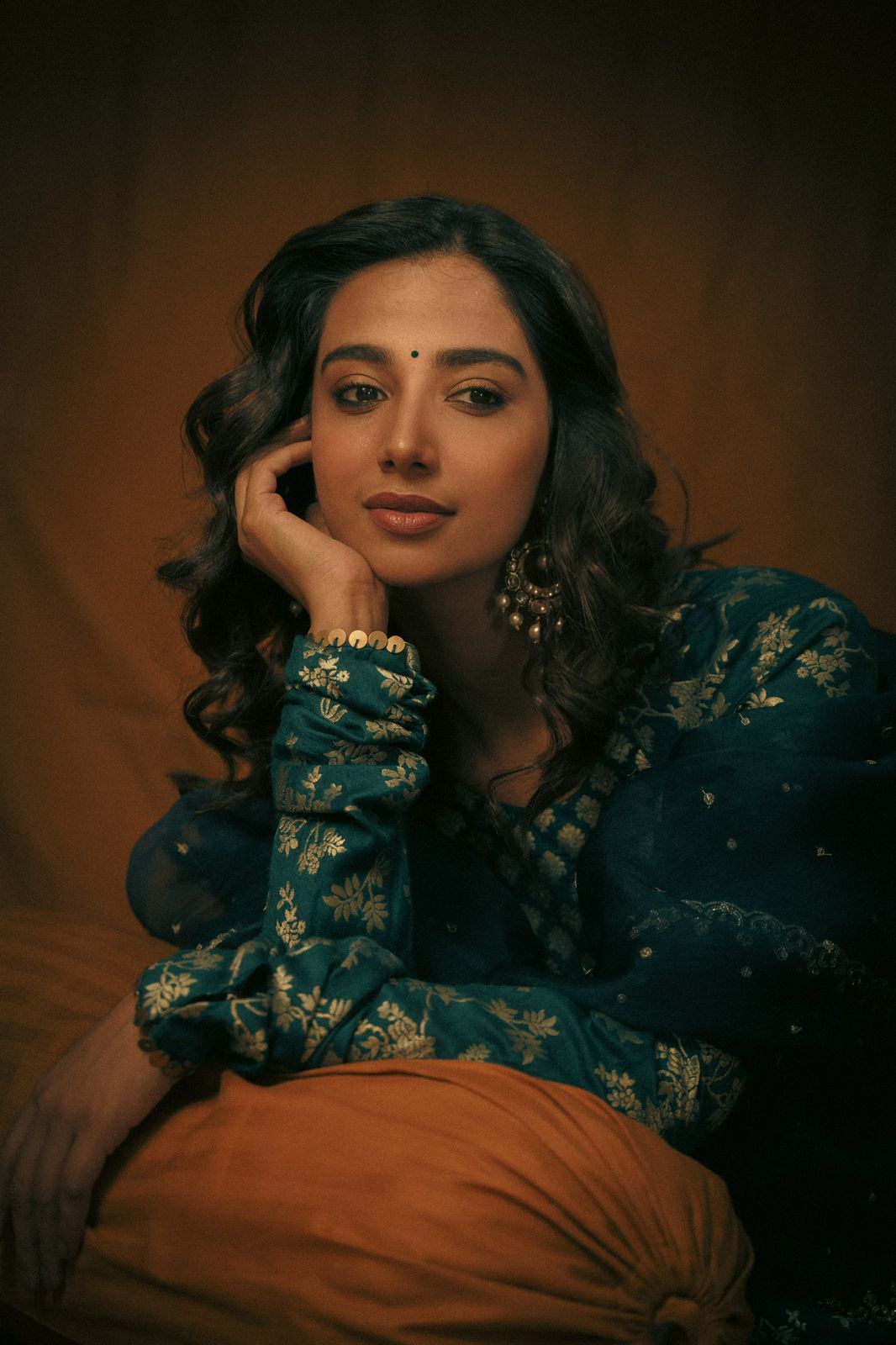 Meenakshi Chaudhary Anarkali Set - Anjanase