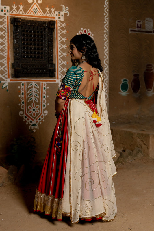 Off White Ghumer Dupatta - Anjanase