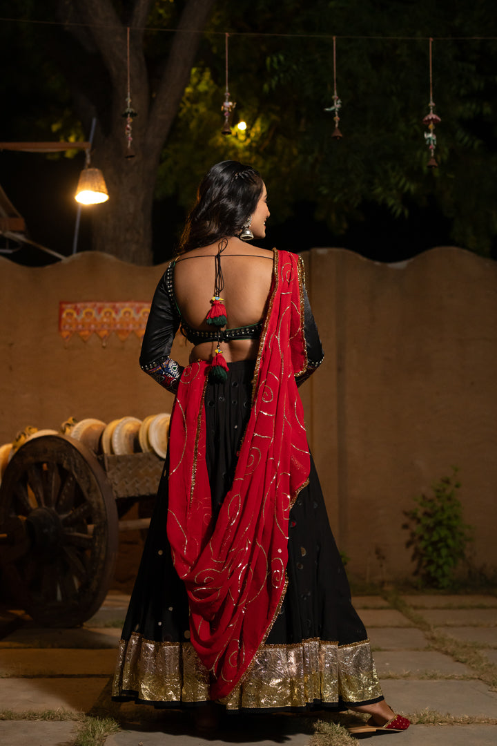 Red Ghumer Dupatta - Anjanase